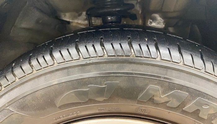 2013 Renault Scala RXE DIESEL, Diesel, Manual, 1,18,187 km, Right Front Tyre Tread