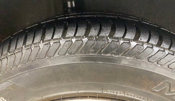 2013 Renault Scala RXE DIESEL, Diesel, Manual, 1,18,187 km, Right Rear Tyre Tread