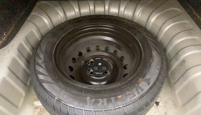 2013 Renault Scala RXE DIESEL, Diesel, Manual, 1,18,187 km, Spare Tyre