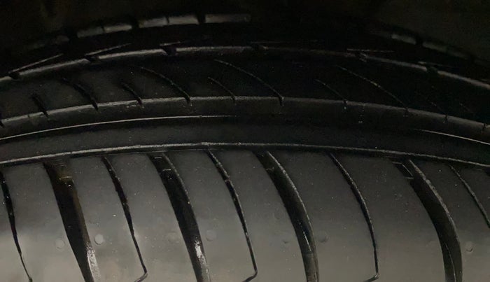 2022 Maruti Swift VXI AMT, Petrol, Automatic, 2,718 km, Right Front Tyre Tread