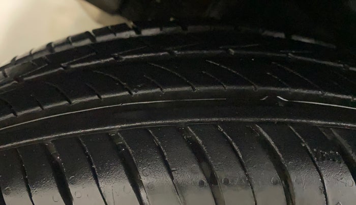 2022 Maruti Swift VXI AMT, Petrol, Automatic, 2,718 km, Right Rear Tyre Tread