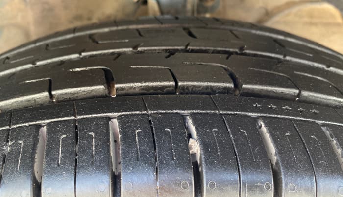 2018 Maruti Baleno DELTA PETROL 1.2, Petrol, Manual, 68,643 km, Right Front Tyre Tread