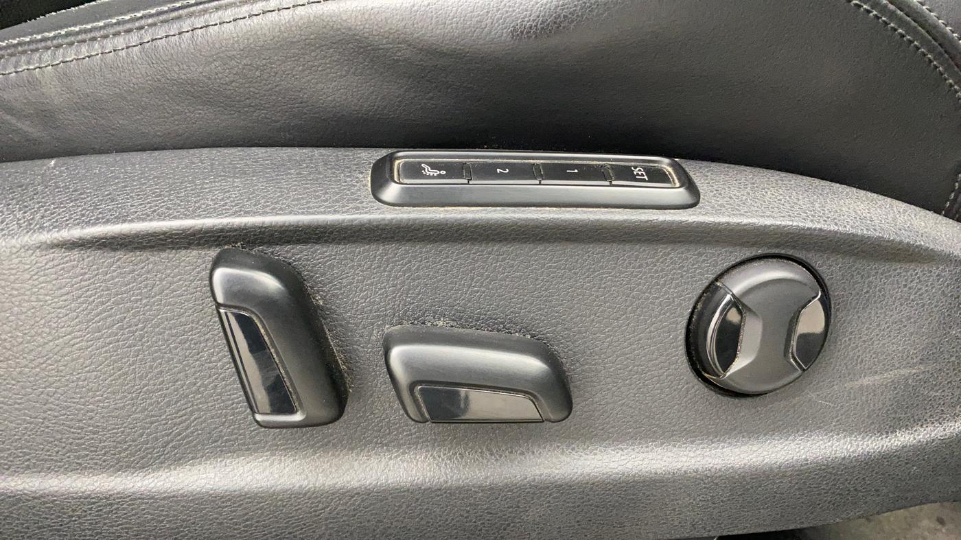 2018 Volkswagen Passat HIGHLINE DSG, Diesel, Automatic, 1,08,680 km, Driver Side Adjustment Panel