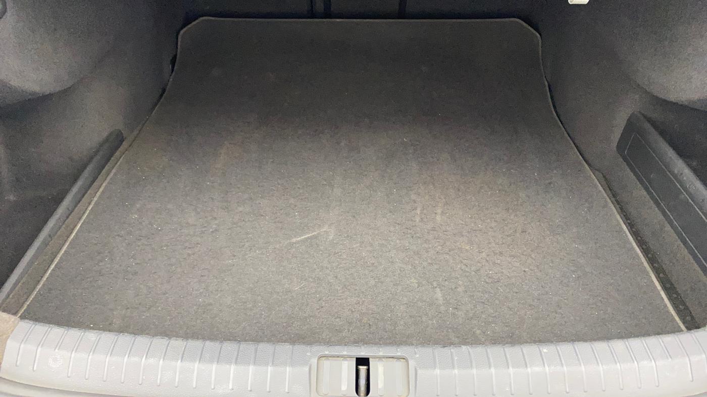 2018 Volkswagen Passat HIGHLINE DSG, Diesel, Automatic, 1,08,680 km, Boot Inside