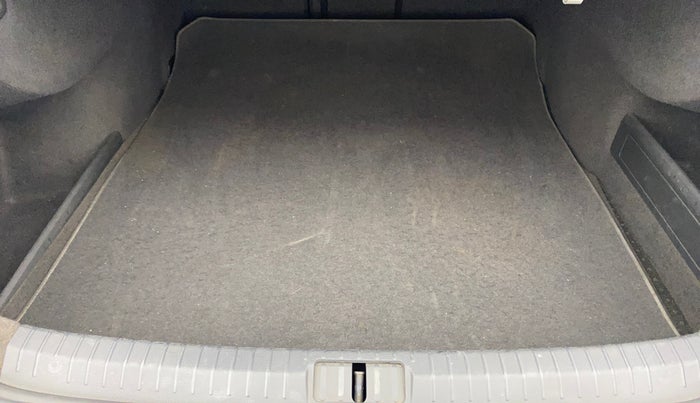 2018 Volkswagen Passat HIGHLINE DSG, Diesel, Automatic, 1,08,680 km, Boot Inside