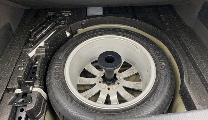 2018 Volkswagen Passat HIGHLINE DSG, Diesel, Automatic, 1,08,680 km, Spare Tyre