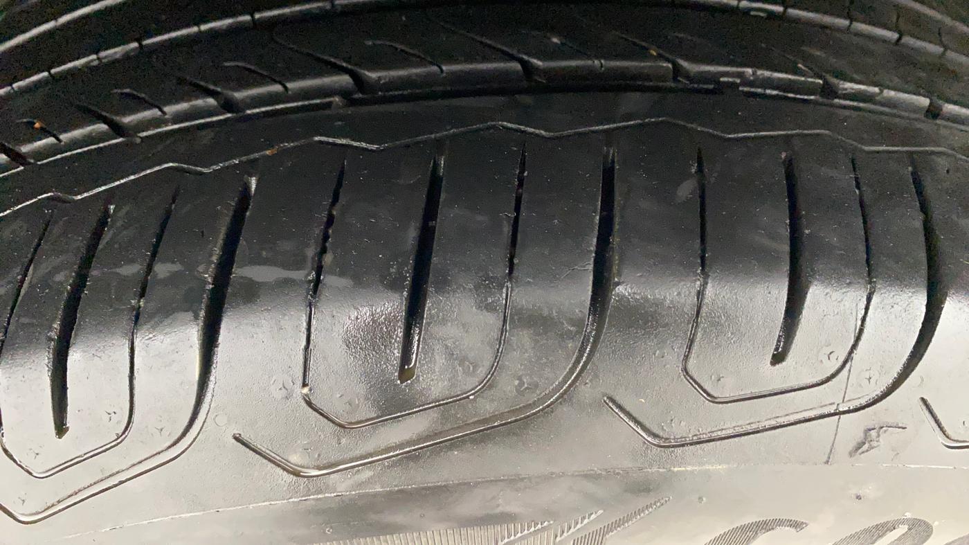 2018 Volkswagen Passat HIGHLINE DSG, Diesel, Automatic, 1,08,680 km, Right Rear Tyre Tread