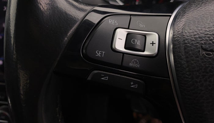 2018 Volkswagen Passat HIGHLINE DSG, Diesel, Automatic, 1,08,680 km, Adaptive Cruise Control