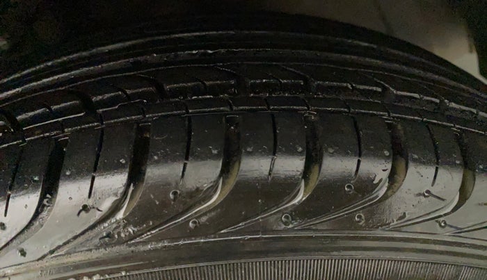 2013 Hyundai i20 MAGNA 1.2, Petrol, Manual, 40,449 km, Left Rear Tyre Tread