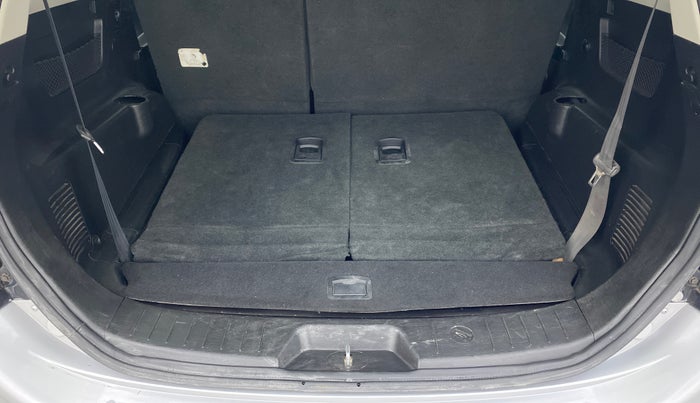 2018 Mahindra XUV500 W5 FWD, Diesel, Manual, 35,913 km, Boot Inside