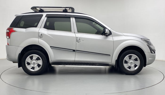 2018 Mahindra XUV500 W5 FWD, Diesel, Manual, 35,913 km, Right Side