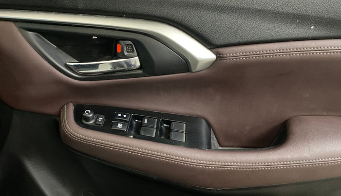 2022 Maruti Grand Vitara ZETA SMART HYBRID, Petrol, Manual, 1,13,106 km, Driver Side Door Panels Control