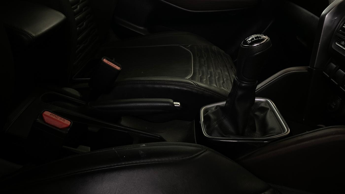 2022 Maruti Grand Vitara ZETA SMART HYBRID, Petrol, Manual, 1,13,106 km, Gear Lever