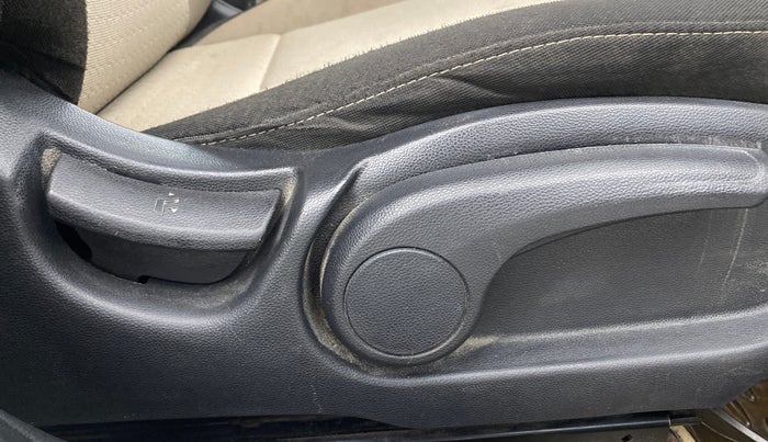 2015 Hyundai Elite i20 ASTA 1.2, Petrol, Manual, 82,017 km, Driver Side Adjustment Panel