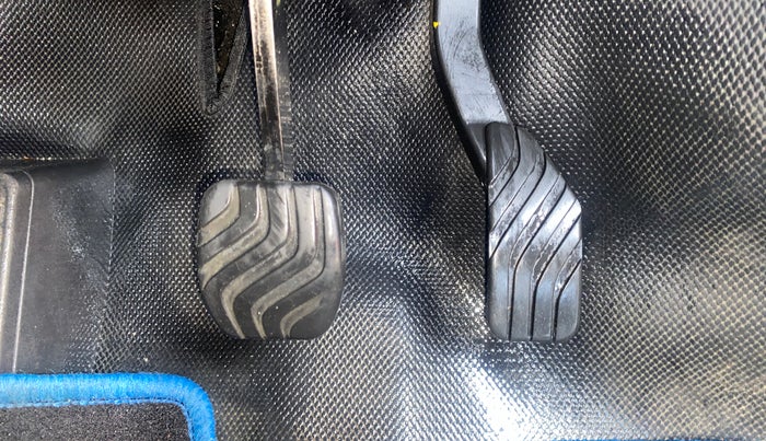 2021 Renault Kiger RXT TURBO CVT DUAL TONE, Petrol, Automatic, 38,006 km, Pedals