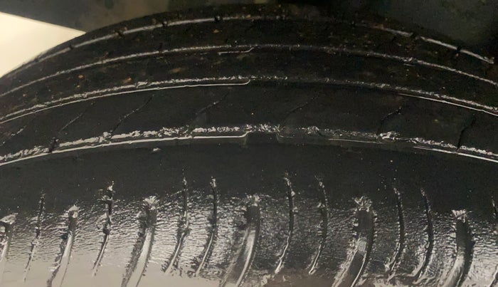 2021 Renault Kiger RXT TURBO CVT DUAL TONE, Petrol, Automatic, 38,006 km, Right Rear Tyre Tread