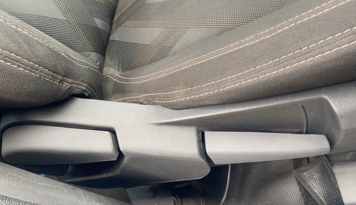 2021 Renault Kiger RXT TURBO CVT DUAL TONE, Petrol, Automatic, 38,006 km, Driver Side Adjustment Panel