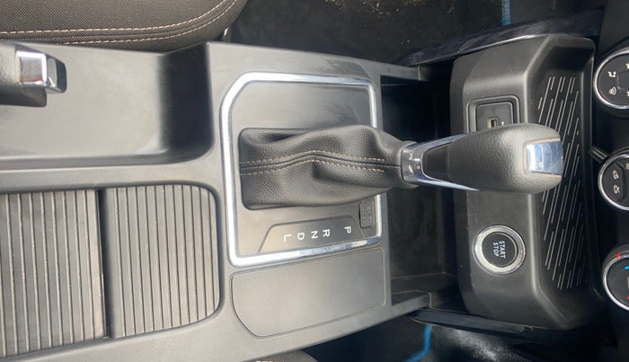 2021 Renault Kiger RXT TURBO CVT DUAL TONE, Petrol, Automatic, 38,006 km, Gear Lever