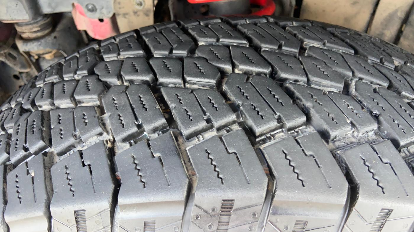2021 Mahindra Thar LX D AT 4WD HT, Diesel, Automatic, 1,06,043 km, Left Front Tyre Tread