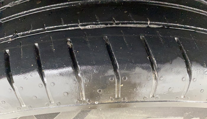 2022 Maruti Swift ZXI, Petrol, Manual, 1,12,438 km, Right Rear Tyre Tread