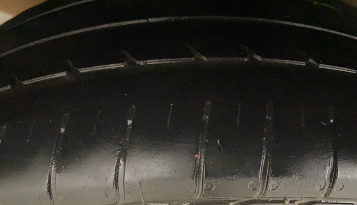 2018 Maruti Ertiga VXI, Petrol, Manual, 68,874 km, Right Rear Tyre Tread
