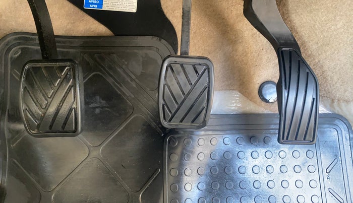 2018 Maruti Ertiga VXI, Petrol, Manual, 68,874 km, Pedals