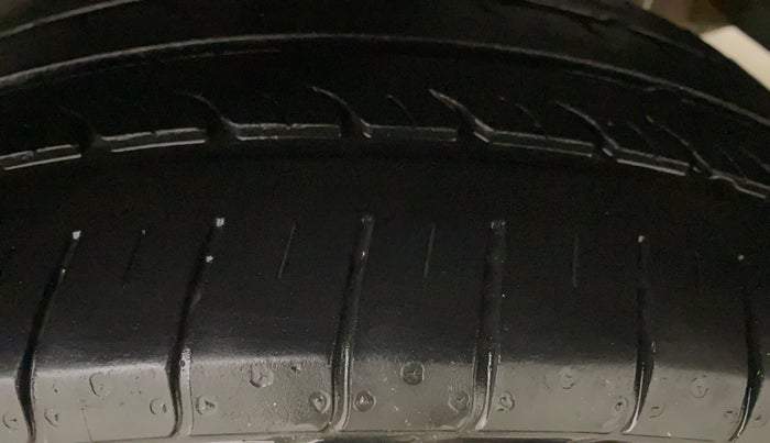 2018 Maruti Ertiga VXI, Petrol, Manual, 68,874 km, Left Rear Tyre Tread