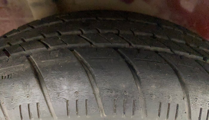 2015 Honda Brio S MT, Petrol, Manual, 50,489 km, Right Rear Tyre Tread