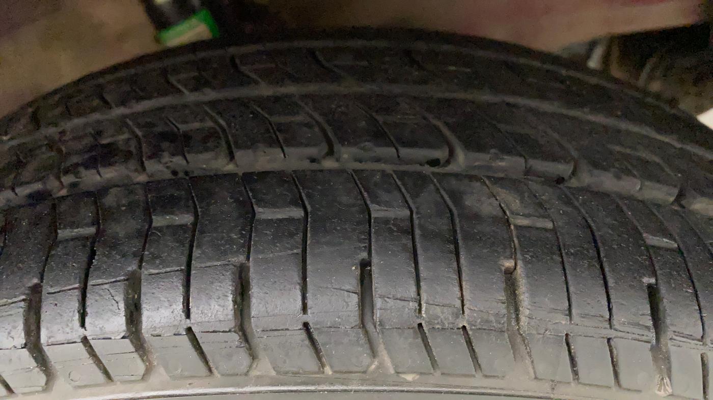 2015 Honda Brio S MT, Petrol, Manual, 50,489 km, Right Front Tyre Tread
