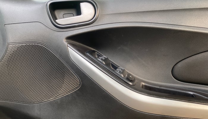 2016 Ford New Figo TREND 1.2 PETROL, Petrol, Manual, 57,248 km, Driver Side Door Panels Control