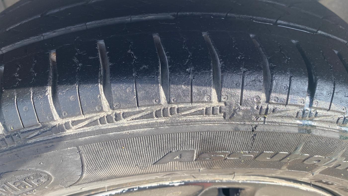 2016 Ford New Figo TREND 1.2 PETROL, Petrol, Manual, 57,248 km, Right Front Tyre Tread