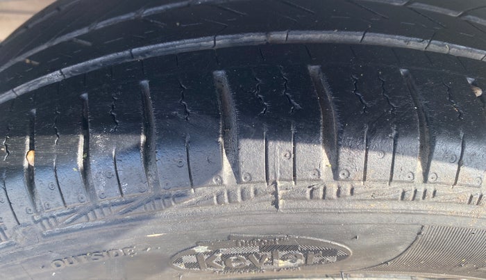 2016 Ford New Figo TREND 1.2 PETROL, Petrol, Manual, 57,248 km, Right Rear Tyre Tread