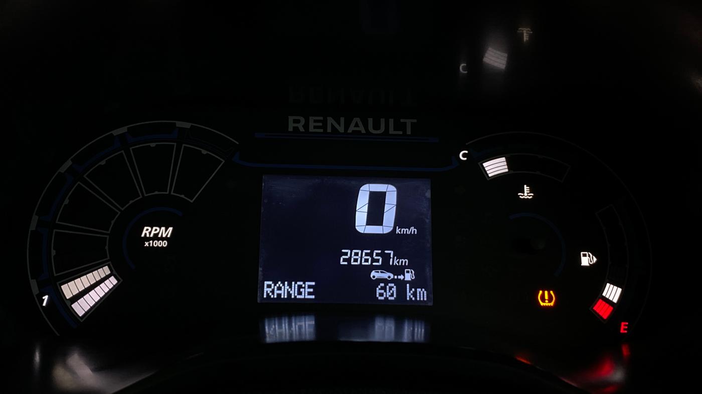 2023 Renault TRIBER RXT, Petrol, Manual, 28,622 km, Odometer Image