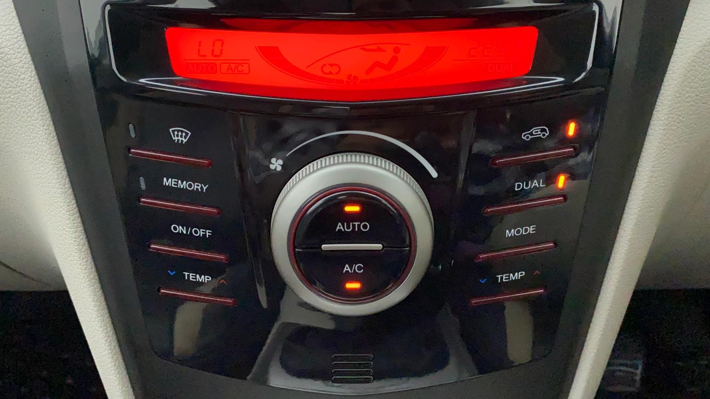 2020 Mahindra XUV300 W8 1.5 DIESEL, Diesel, Manual, 59,013 km, Automatic Climate Control