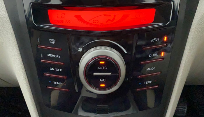 2020 Mahindra XUV300 W8 1.5 DIESEL, Diesel, Manual, 59,013 km, Multi-Zone Climate Control