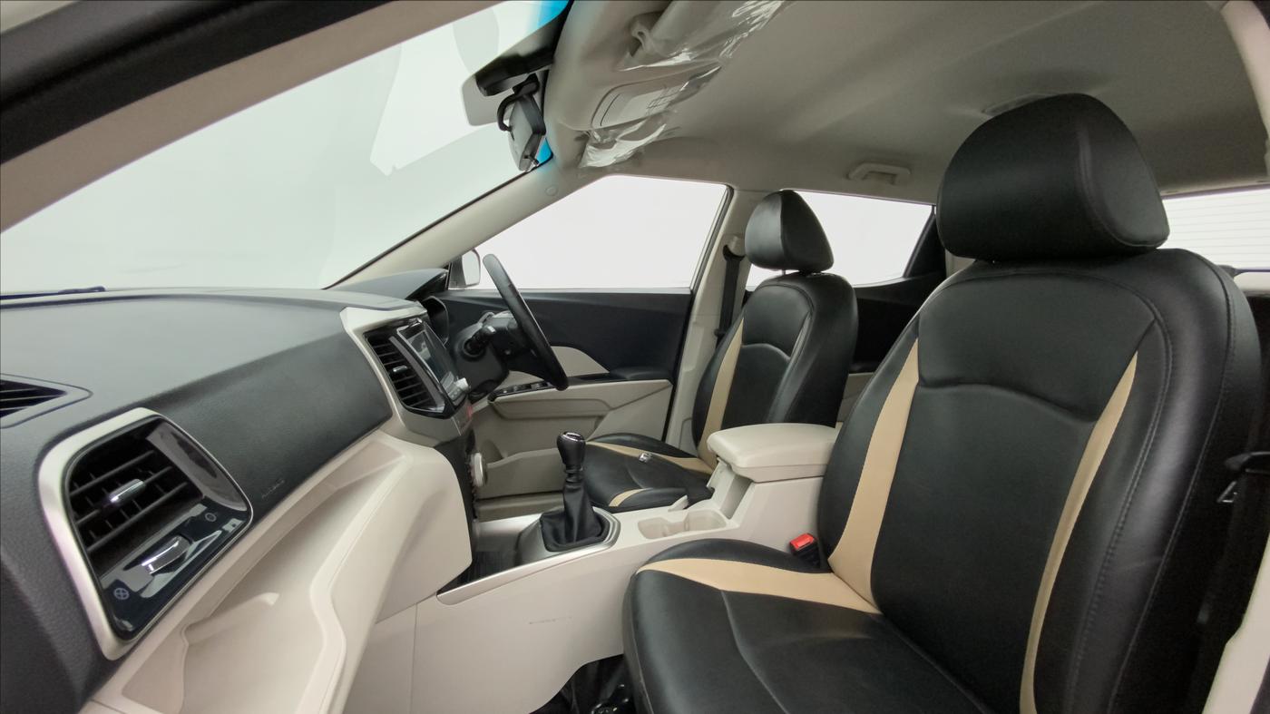 2020 Mahindra XUV300 W8 1.5 DIESEL, Diesel, Manual, 59,013 km, Right Side Front Door Cabin