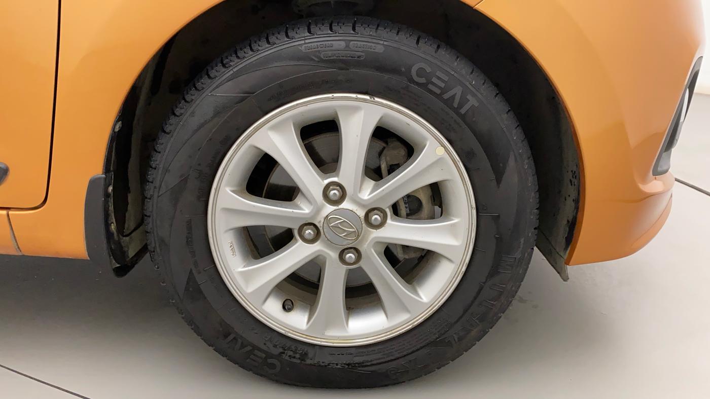 2016 Hyundai Grand i10 ASTA AT 1.2 KAPPA VTVT, Petrol, Automatic, 73,899 km, Right Front Wheel