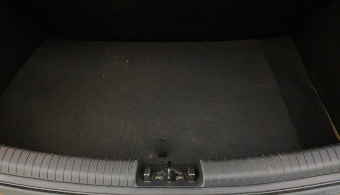 2016 Hyundai Grand i10 ASTA AT 1.2 KAPPA VTVT, Petrol, Automatic, 73,899 km, Boot Inside