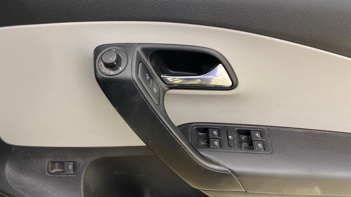 2021 Skoda Rapid 1.0 AMBITION TSI MT, Petrol, Manual, 89,136 km, Driver Side Door Panels Control