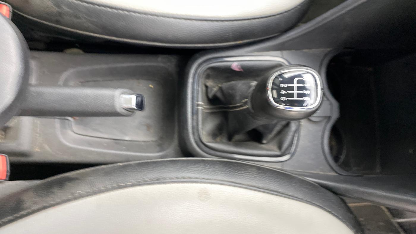 2021 Skoda Rapid 1.0 AMBITION TSI MT, Petrol, Manual, 89,136 km, Gear Lever