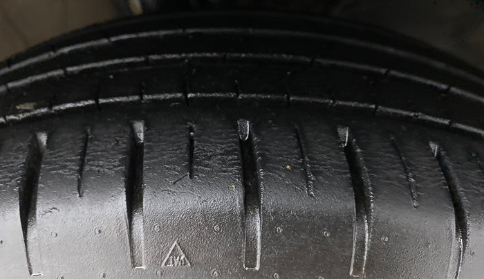 2020 Maruti Baleno ZETA PETROL 1.2, Petrol, Manual, 34,569 km, Right Front Tyre Tread