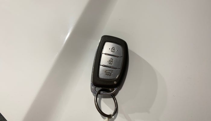 2023 Hyundai VENUE SX 1.2 PETROL, Petrol, Manual, 24,199 km, Key Close Up