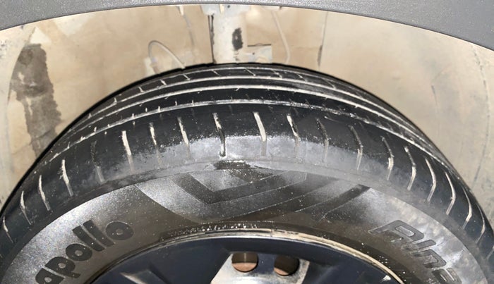 2023 Hyundai VENUE SX 1.2 PETROL, Petrol, Manual, 24,199 km, Right Front Tyre Tread