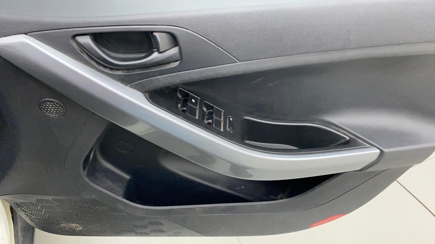 2020 Tata NEXON XM SUNROOF DIESEL, Diesel, Manual, 36,490 km, Driver Side Door Panels Control
