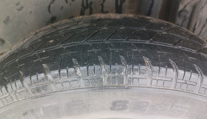 2013 Maruti Swift VXI, Petrol, Manual, 81,472 km, Left Rear Tyre Tread