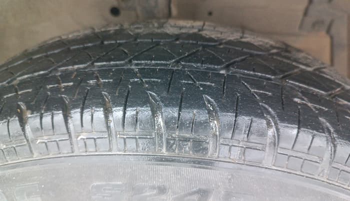 2013 Maruti Swift VXI, Petrol, Manual, 81,472 km, Right Front Tyre Tread