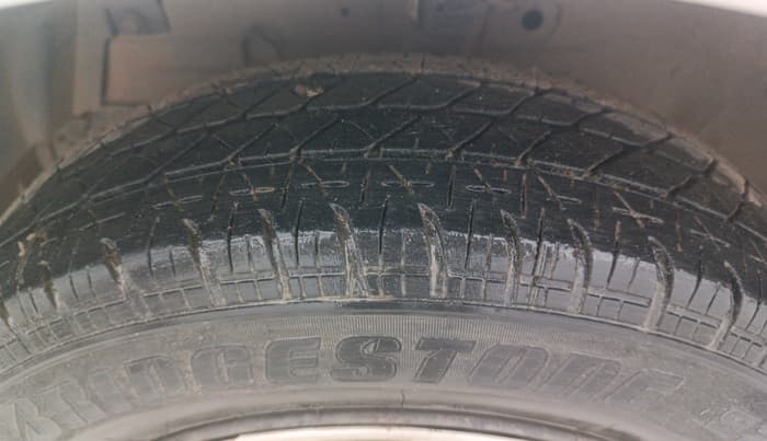2013 Maruti Swift VXI, Petrol, Manual, 81,472 km, Left Front Tyre Tread