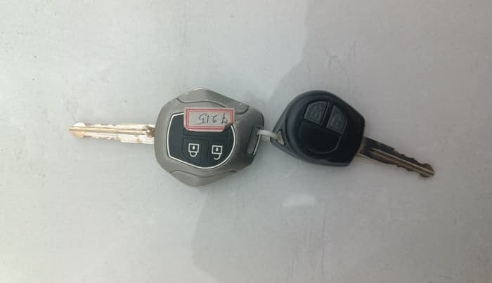 2013 Maruti Swift VXI, Petrol, Manual, 81,472 km, Key Close Up