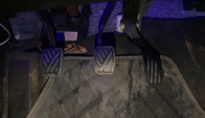 2022 Maruti Vitara Brezza VXI, Petrol, Manual, 32,627 km, Pedals