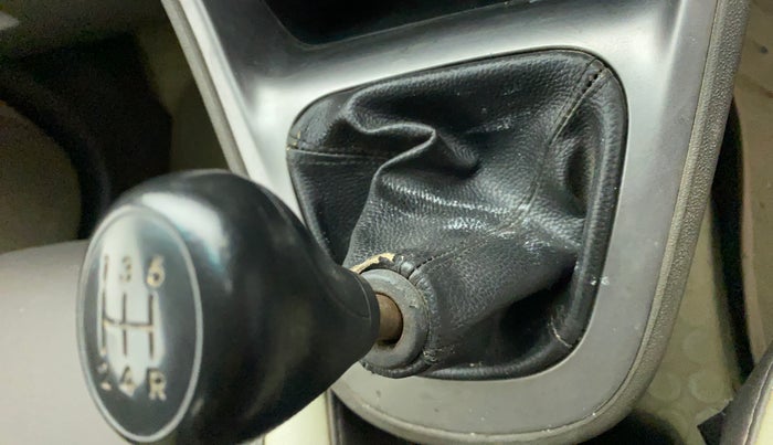 2012 Hyundai i10 SPORTZ 1.2, Petrol, Manual, 98,964 km, Gear lever - Boot Cover minor damage